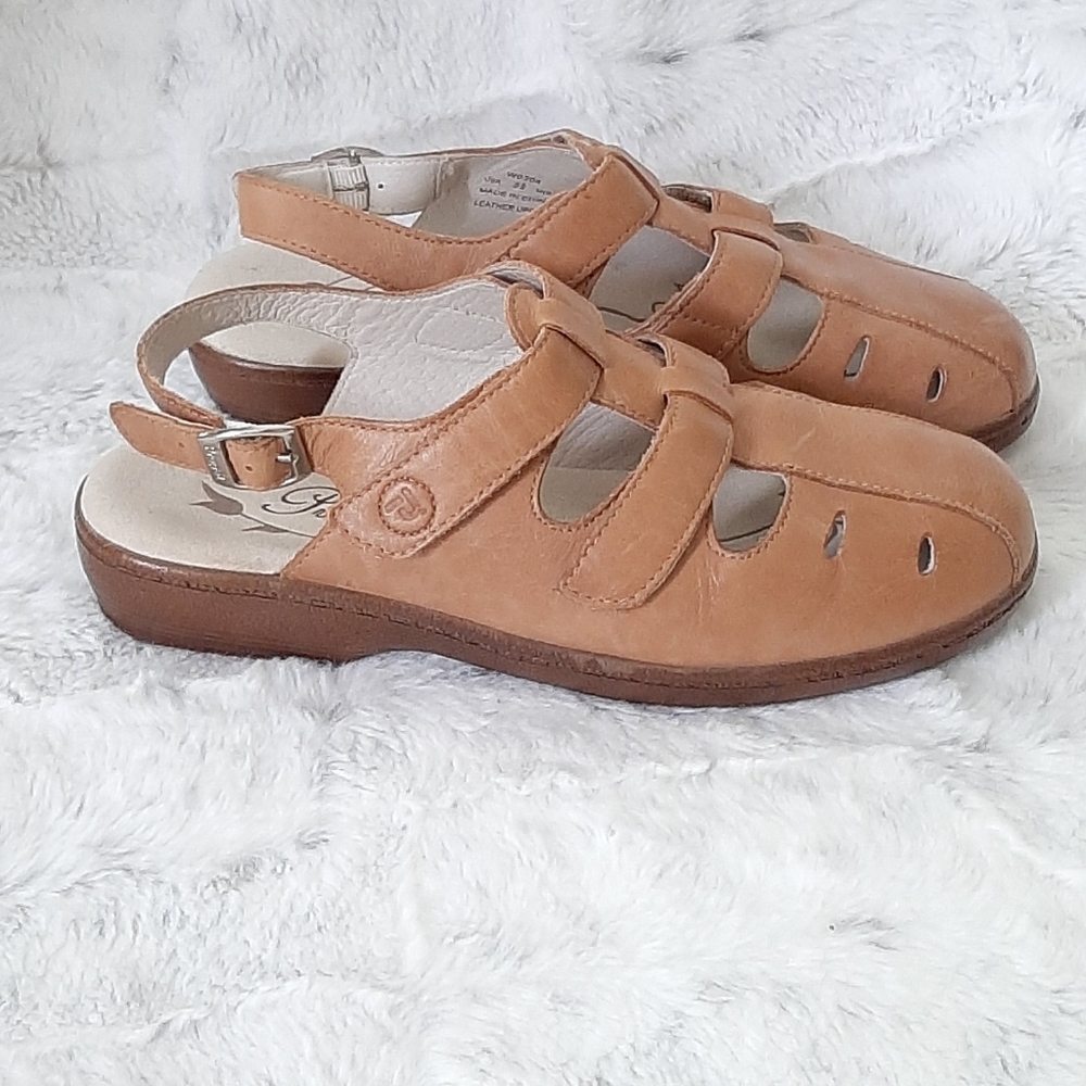 Propet tan leather sandals summer shoes.  SIZE 5.5.